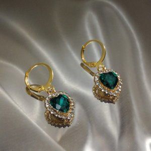 y2k heart crystal/rhinestone emerald earrings | gold huggie hoops